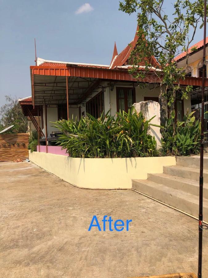 Ruen Thai Ban Rim Nam กำแพงเพชร ภายนอก รูปภาพ